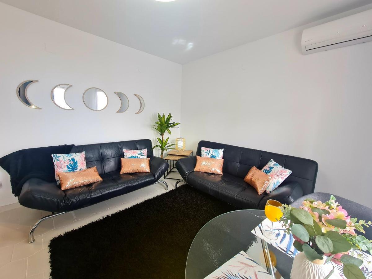 Precioso Apartamento Con Piscinas Y Vistas Al Mar. Бенальмадена Экстерьер фото