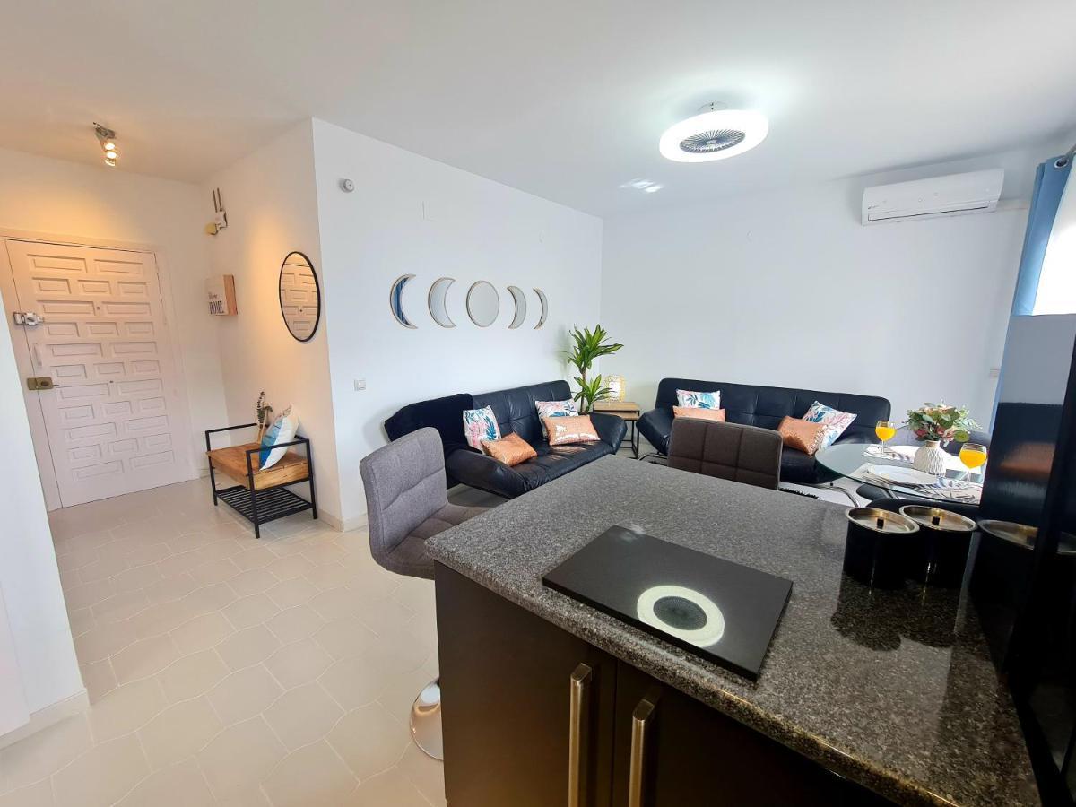 Precioso Apartamento Con Piscinas Y Vistas Al Mar. Бенальмадена Экстерьер фото